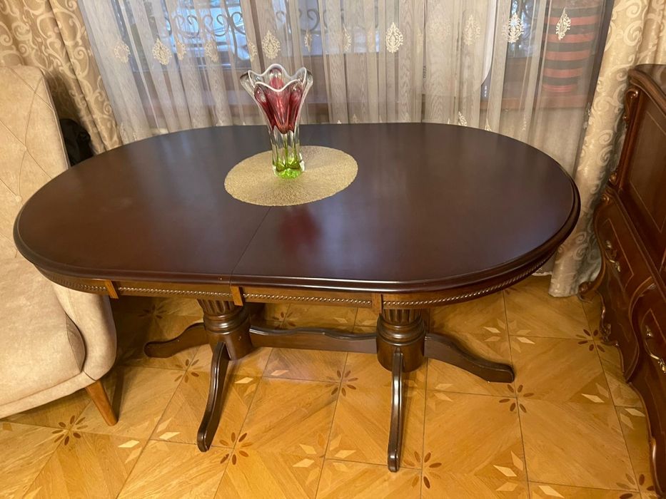 Продам стол для кухни, гостиной