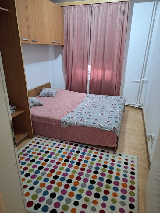 Apartament cu 3 camere de închiriat