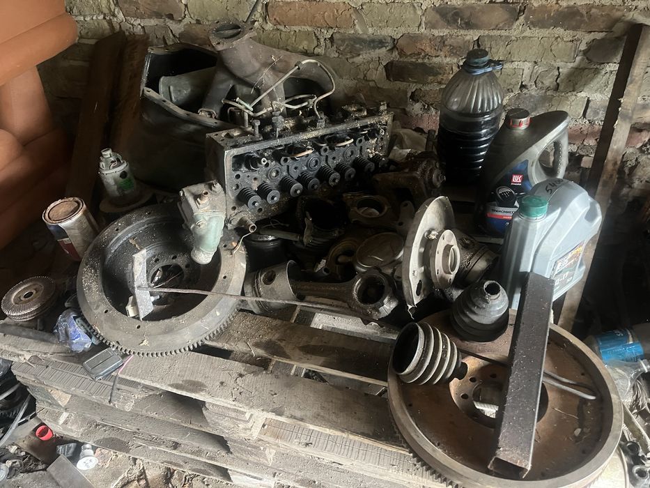 Запчасти мерседес 813 разбор