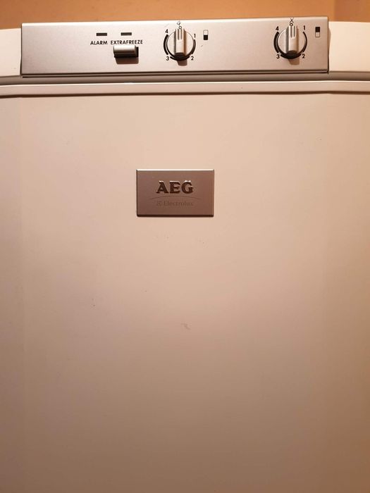 Хладилник AEG, с два компресора