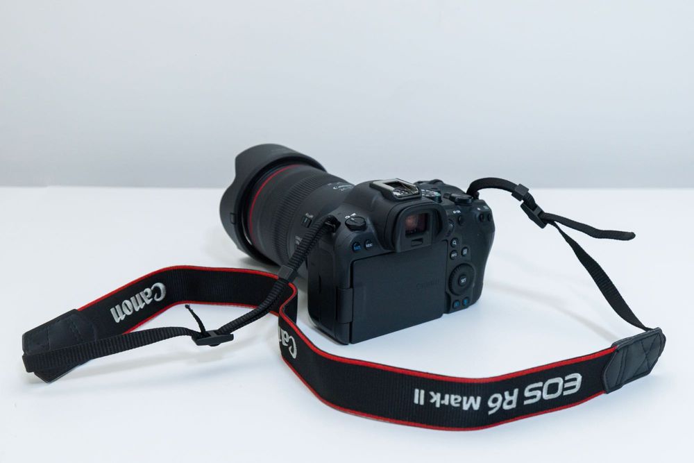 Canon EOS R6 Mark II + Canon RF 24-105 f4 Гаранция от Фотосинтезис! Неразличима от НОВ