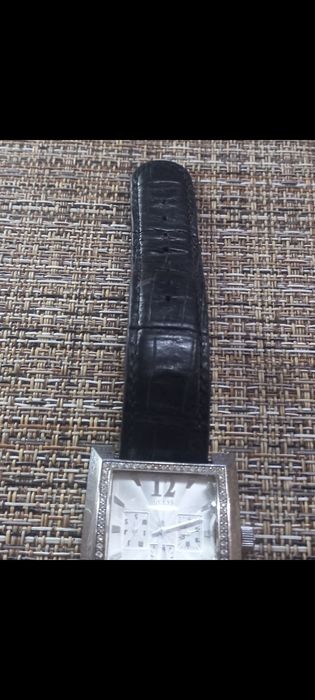 GUESS Timeless beauty