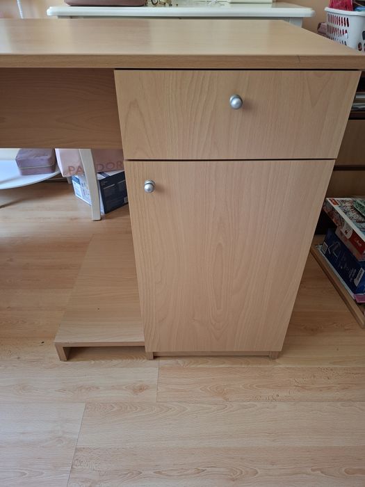 Голямо бюро за компютър