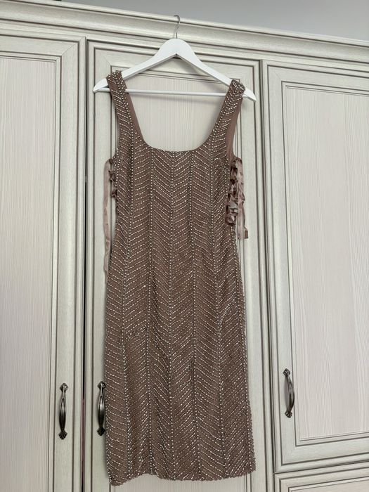 Rochie midi Asos cu detalii bijuterie – mărimea 38