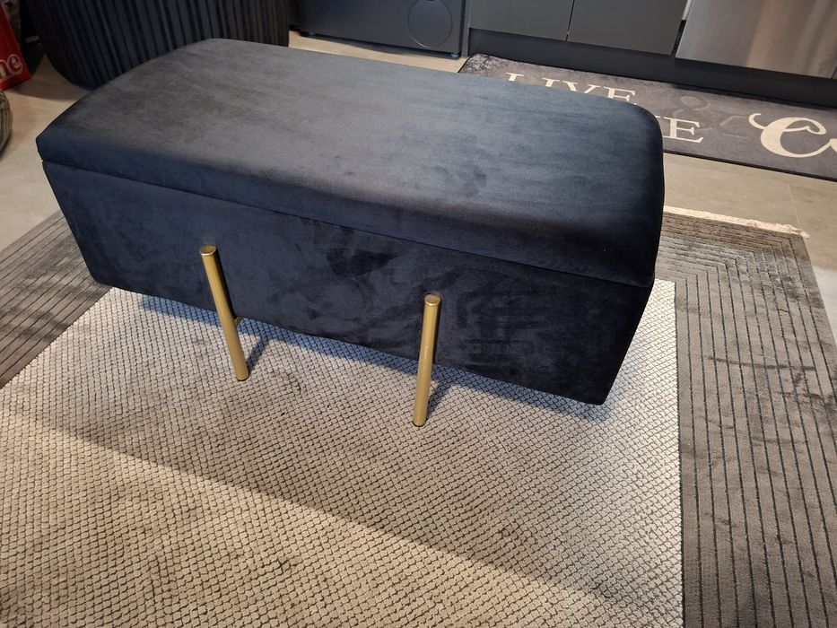 Стилна черна табуретка тип ракла