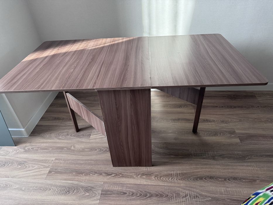 Стол-книжка.