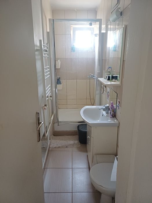 De închiriat apartament 2 camere, semidecomandat, Craiovița Nouă, zona Materna