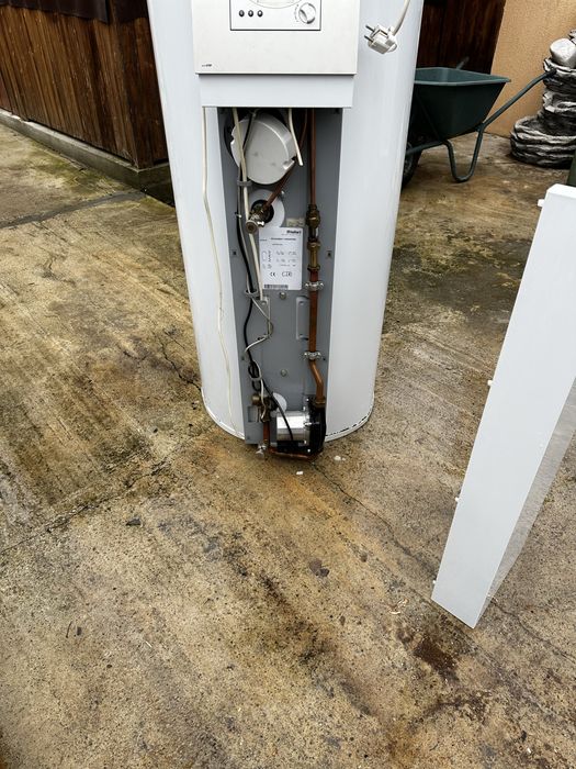 De vinzare boiler termo electric  de 250l+ panou solar