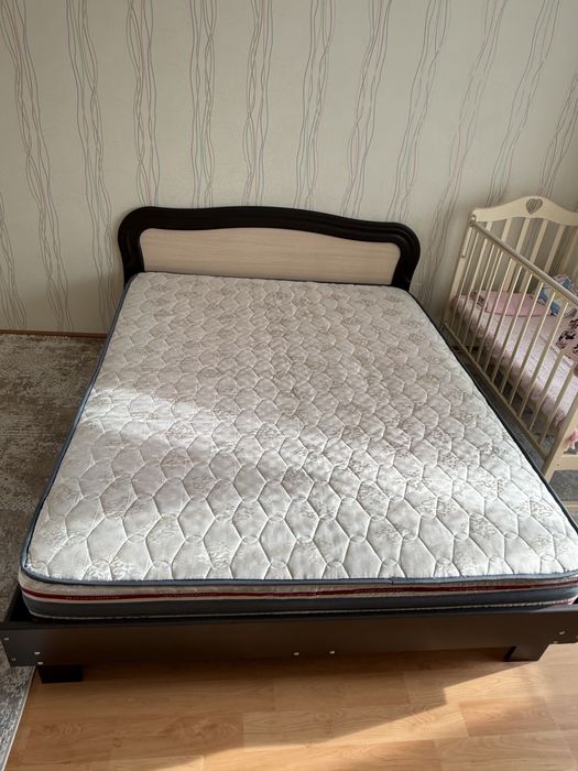 Продам двуспальную кровать. Размер 200 на 160