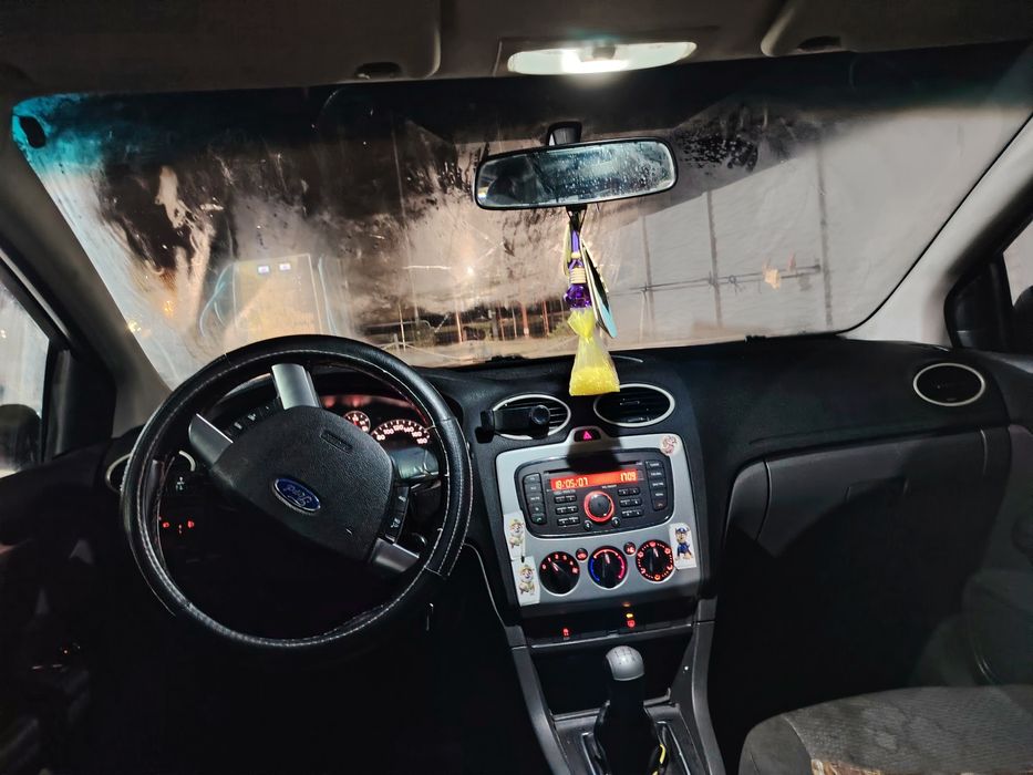 Vând masina sau schimb Ford 1.6