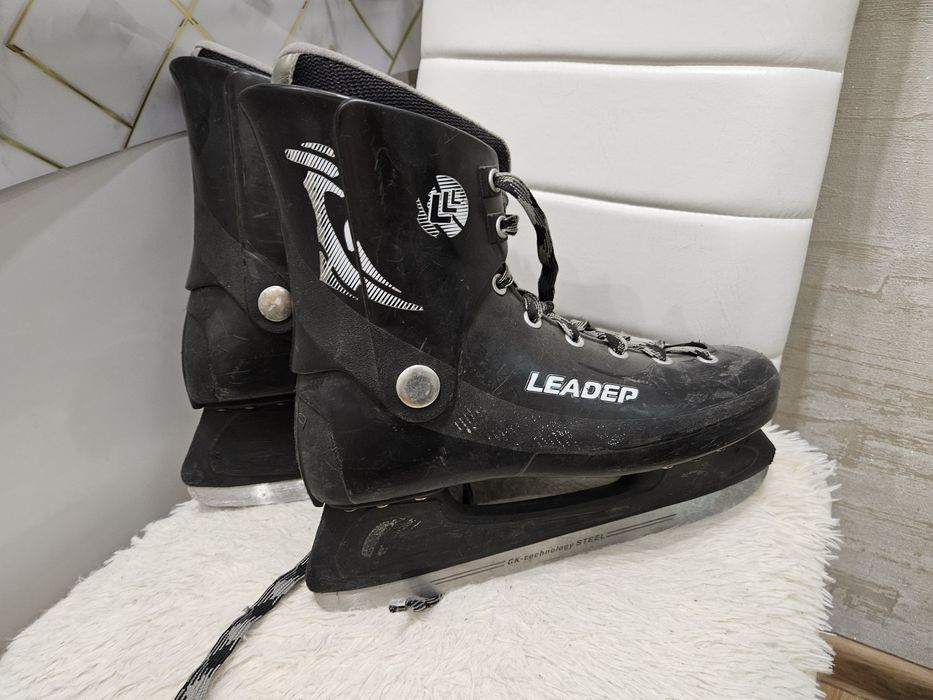 Продам коньки Leader