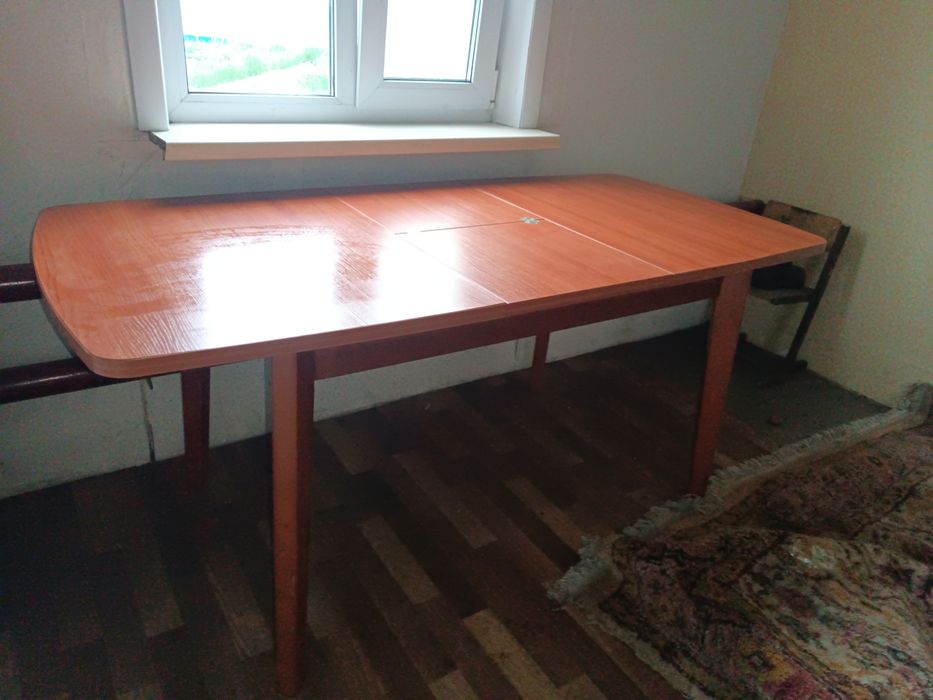Продам деревянный стол