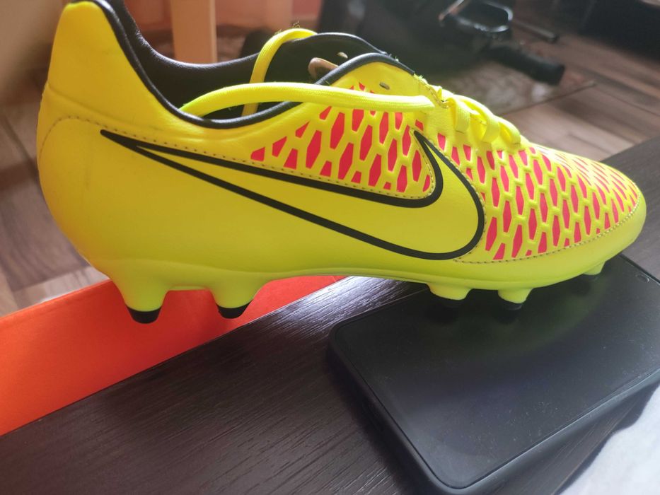 Бутонки на Nike...