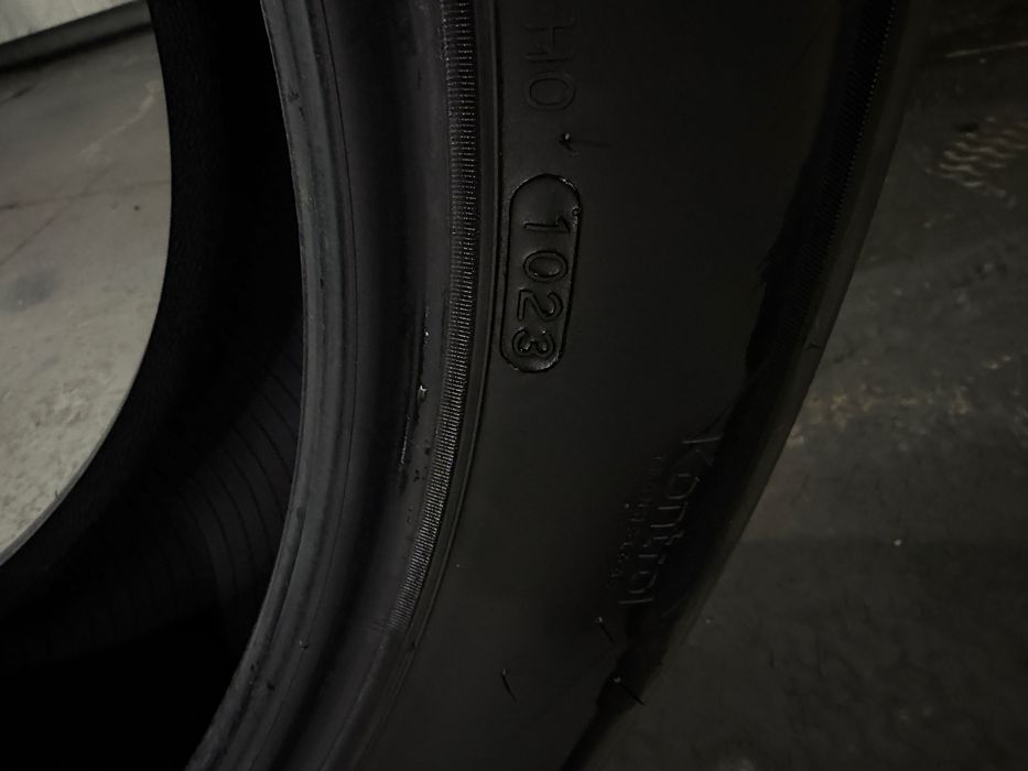 Шины 235/45/19 комплект