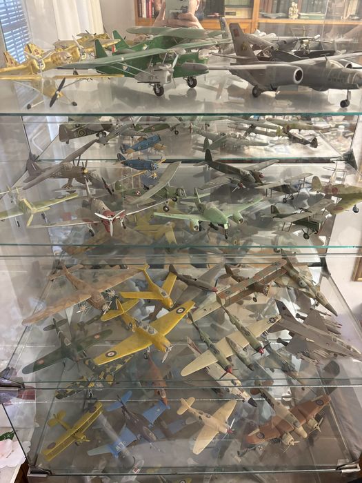 Machete tancuri avioane masini