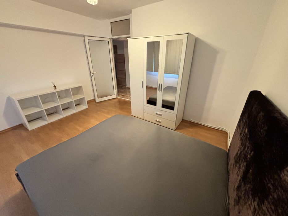 Inchiriez apartament centru