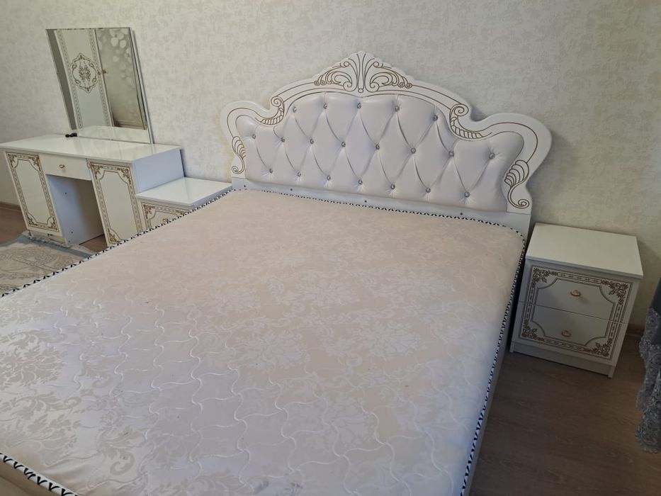 Жатын бөлме жихазы (гарнитур) сатылады