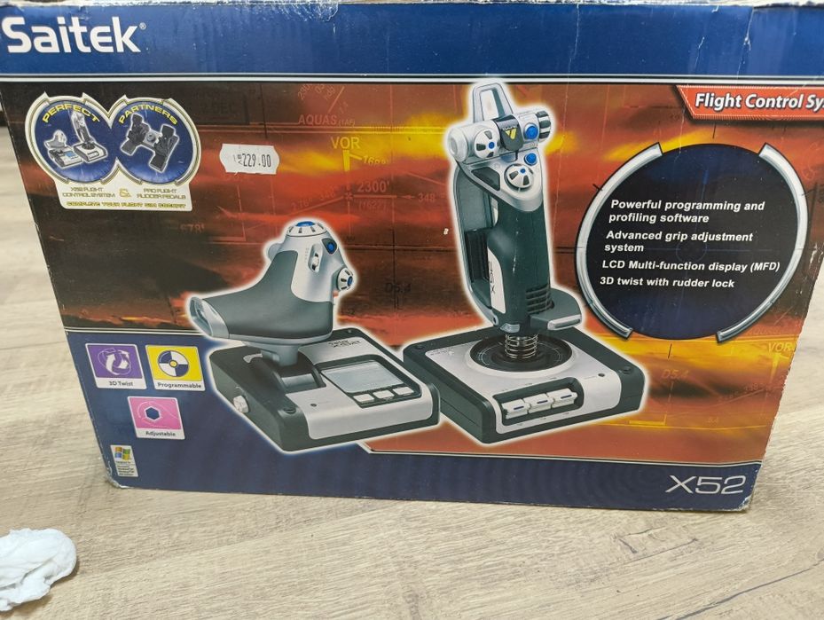 Джойстик за летене Logitech Saitek X52