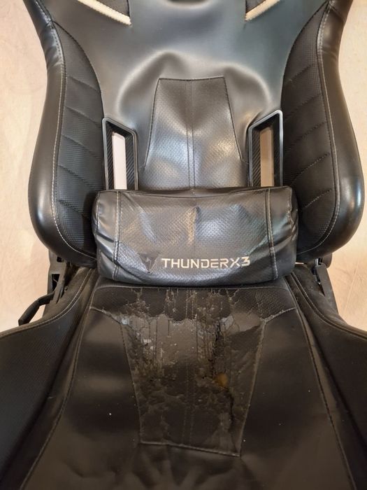 Игровое компьютерное кресло ThunderX3