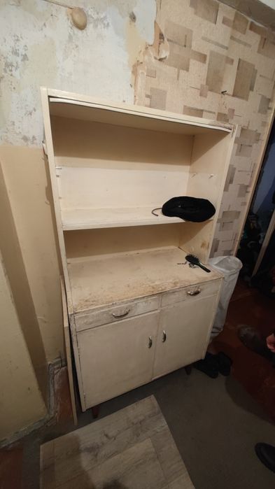 Отдам шкаф , кухонный сервант