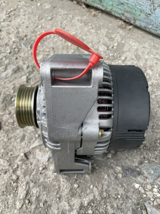Генератор Альфа Ромео   14 v 80 A, фирма BOSCH
