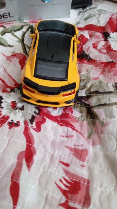 Продаю машинку(из металла)