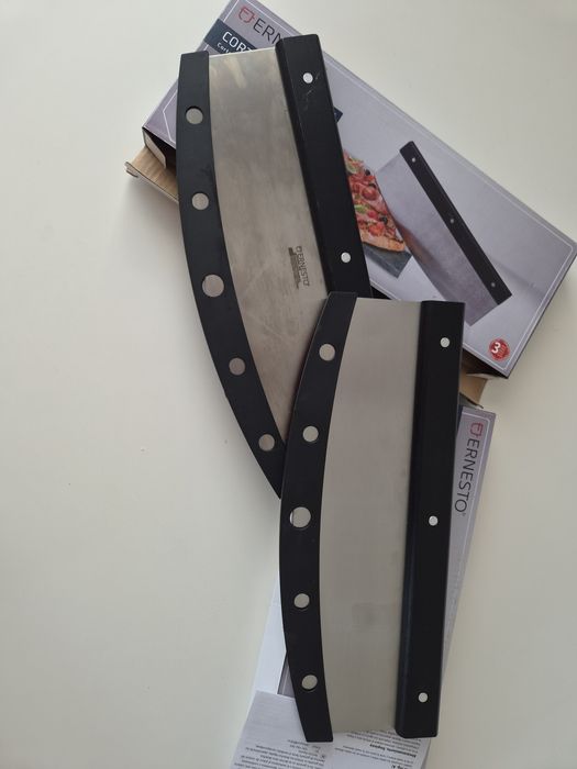 Cutit pizza ,taietor aluat