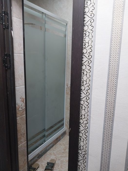 Kalyonni oynadan pregarotkalar dush kabina