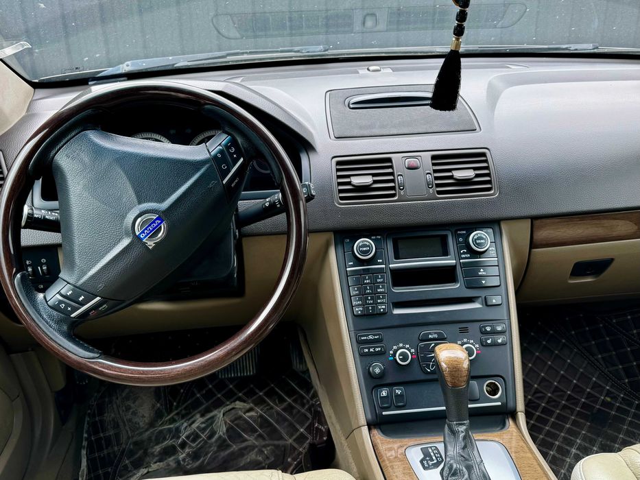 Vând Volvo XC90