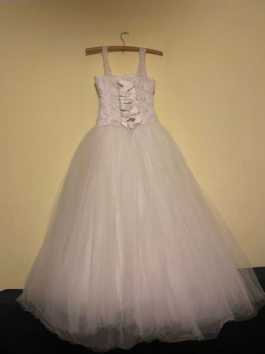 Vand rochie de mireasa S-M