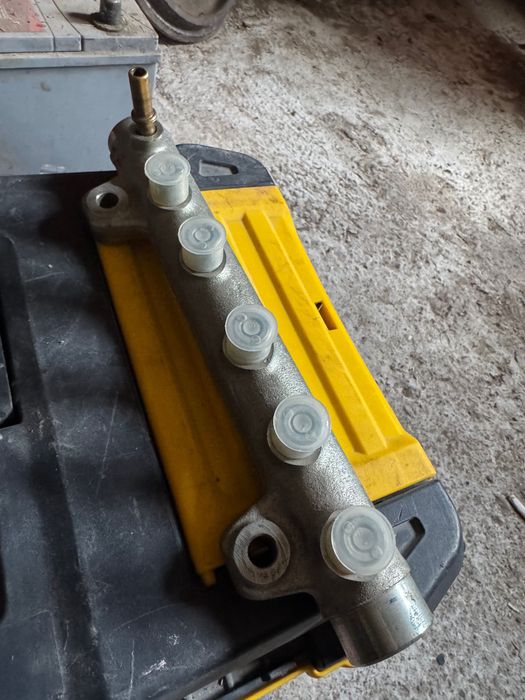 Горивна рейка (Common Rail) BOSCH

 0 445