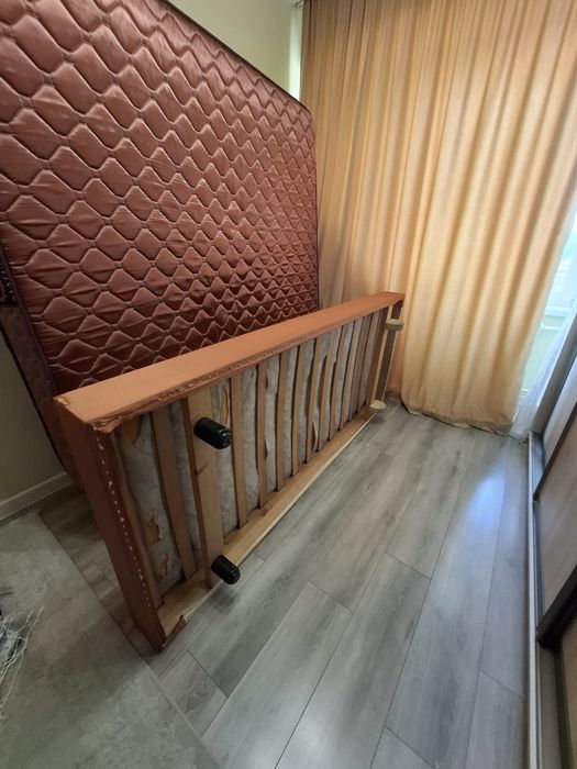 Кровать с матрасом