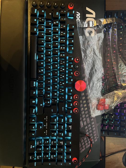 AOC AGK700 – механична RGB клавиатура