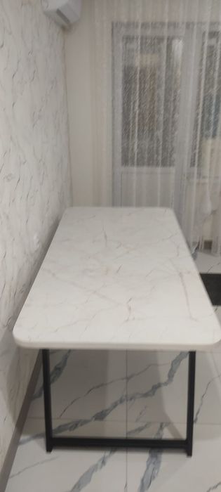 Продам стол срочный