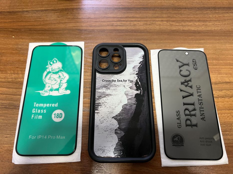 Чехол  и защитное стекло айфон 14 про Макс