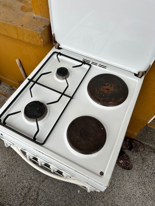 Готварска печка Indesit в добро състояние