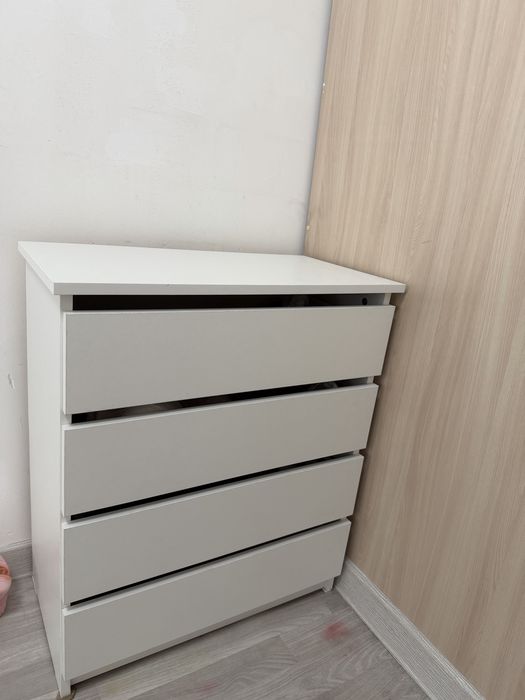 Продам комод! Все целое!