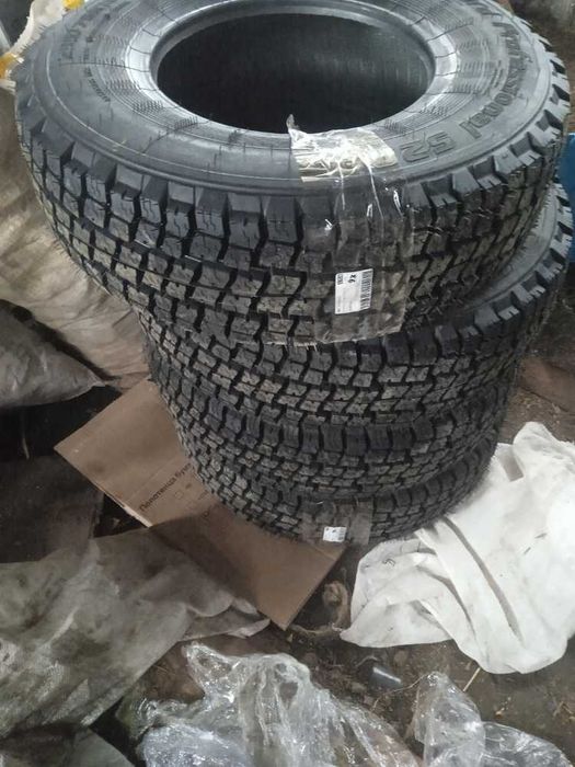 шины новые  235/75 R15