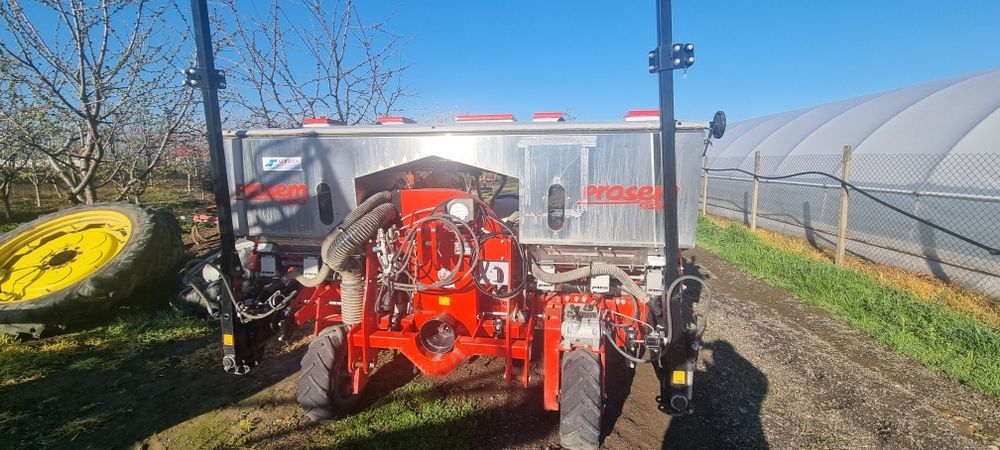 Semanatoare sola 6 randuri  cu fertilizare  florea soarelui si porumb