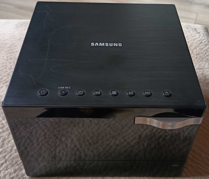 Аудио система Samsung MM-E320