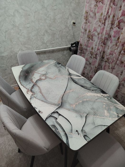 Продам стол новый