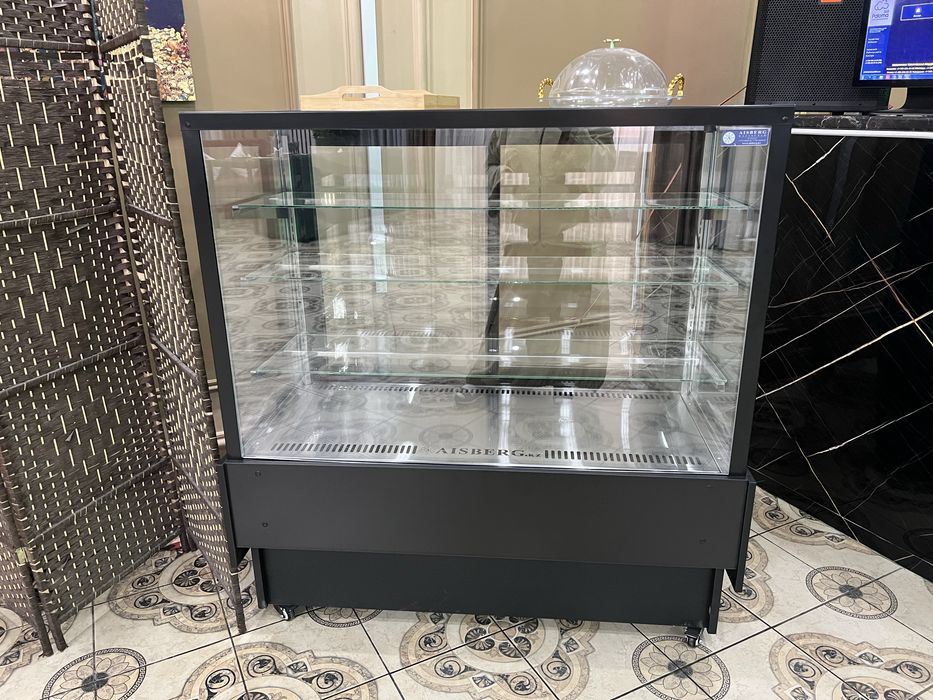 Продам Витринный холодильник 130 см