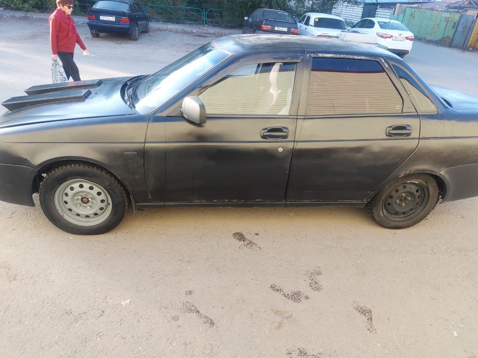 Приора  продам срочно