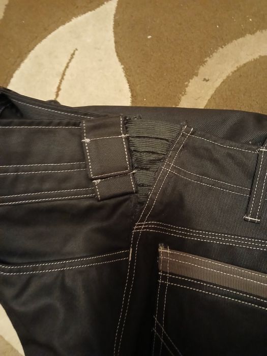 Pantaloni de salopetă noi