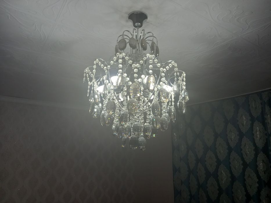 Продам люстру срочно 5000.