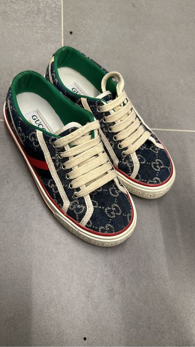 Женская обувь кроссовки