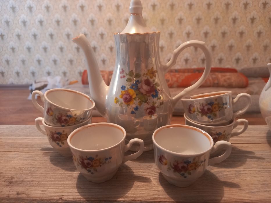 Продам посуду, чайники,