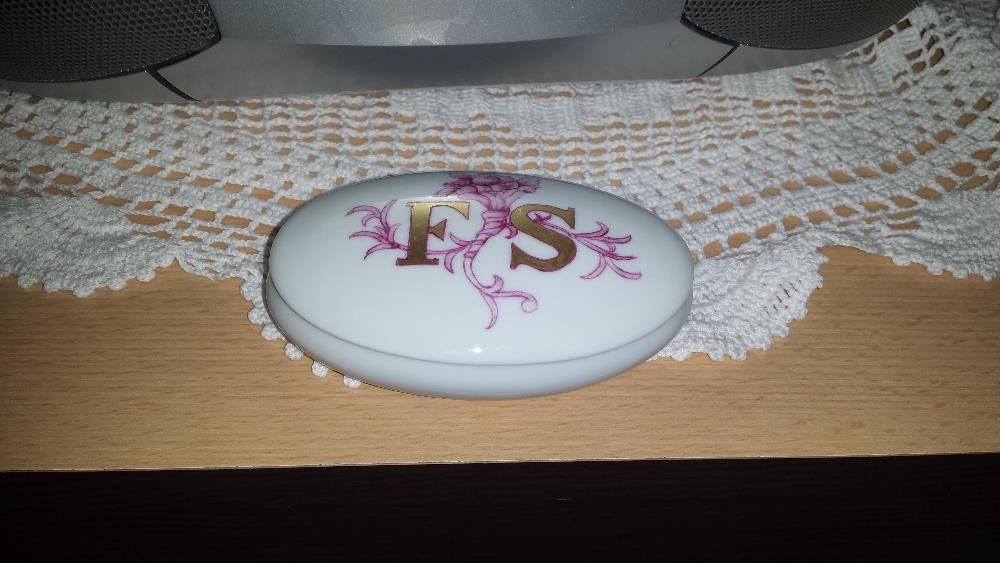 ,,Limoges France"-cutie pentru bijuterii din porțelan, în foiță de aur