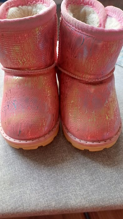 Продам детские угги 4000тг.
