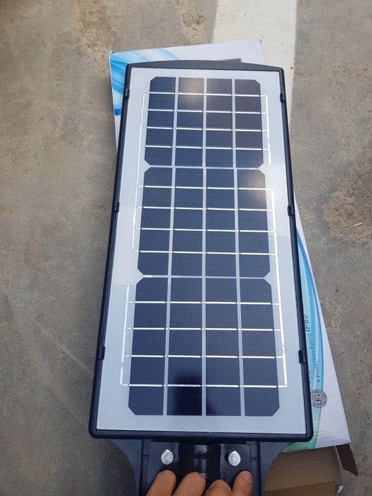 Lampă solară stradală